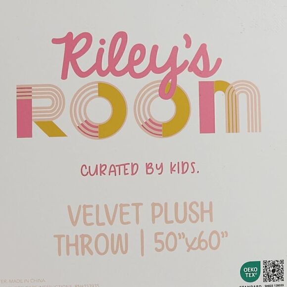 NWT Riley's Room Ice Cream Throw: Sweet Coziness NWT - Picture 4 of 5